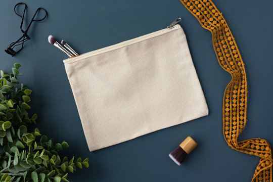 13+ Download Cosmetic Bag Mockup Free&nbsp;Psd